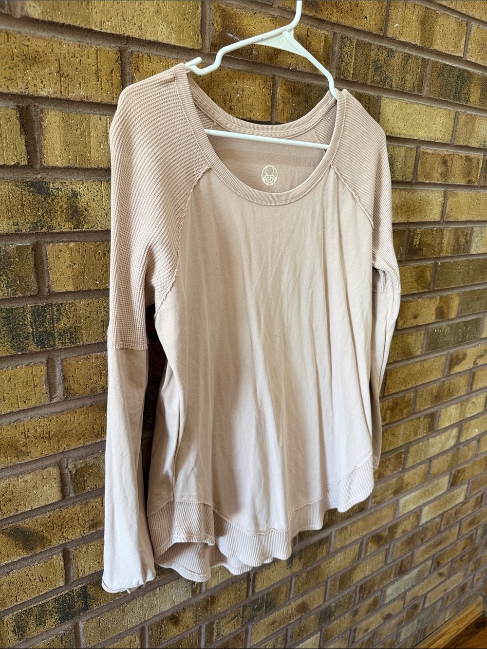 Lightweight Long-Sleeve Scoop Tee in Blush Pink